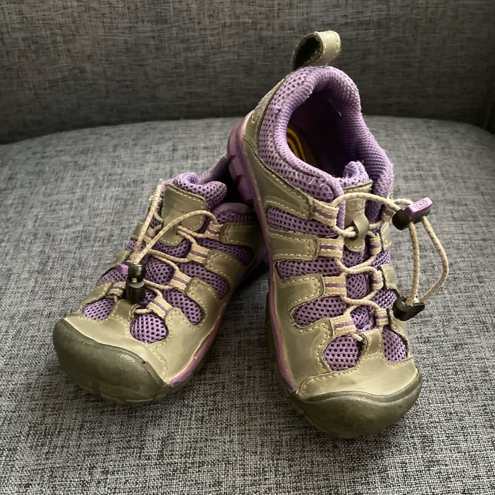 Toddler Girls Purple and Grey Keens